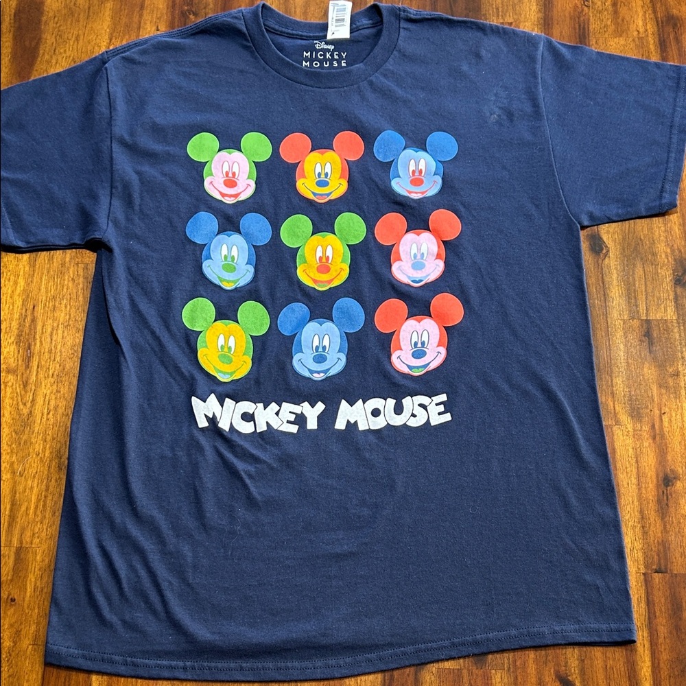 Disney Mickey Mouse Large Men’s 100% Cotton T-shirt. NEW with Tag.
